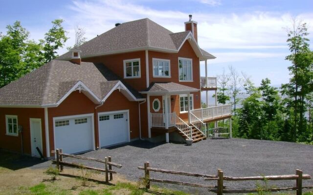 Chalet L'officier-1, spa et vue sur le Fleuve