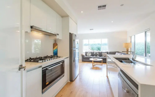 Contemporary Cove