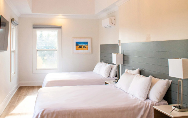 Colonial Hotel & Suites