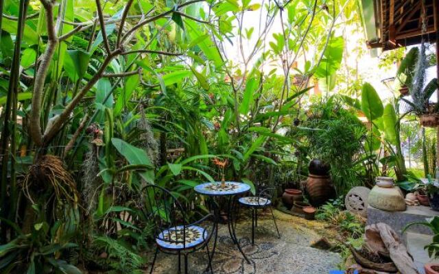 Hidden Garden Inn