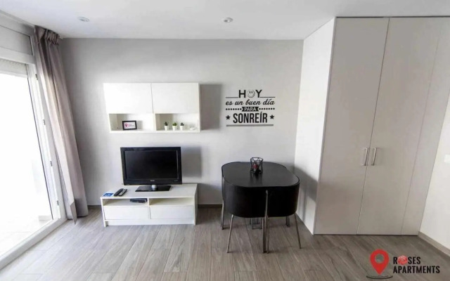 Roses Apartments Red Loft vista mar lateral