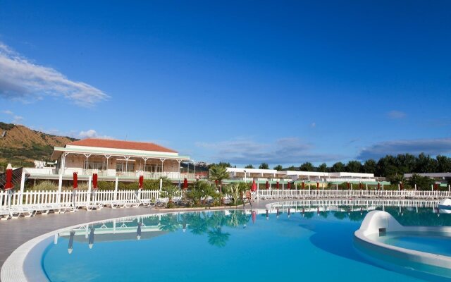 Курортный отель Club Esse Sunbeach