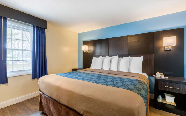 Econo Lodge West Yarmouth on Cape Cod
