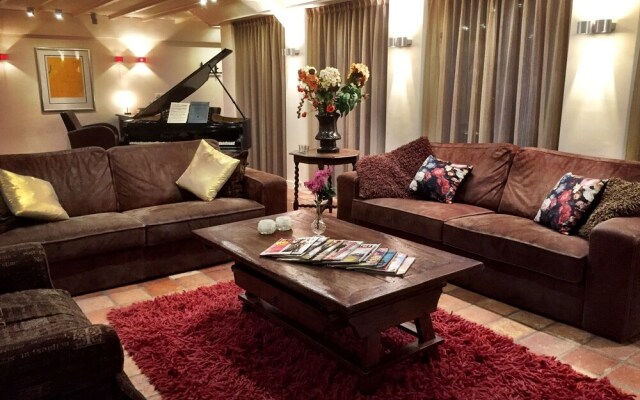 Lush Holiday Home in Oeffelt with 2 Saunas & Hot Tubs