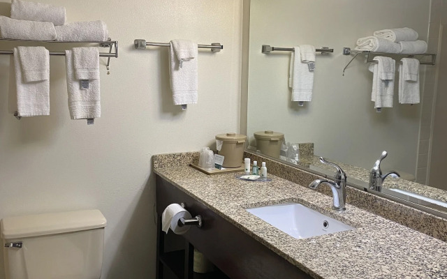 Quality Inn Morton at I-74