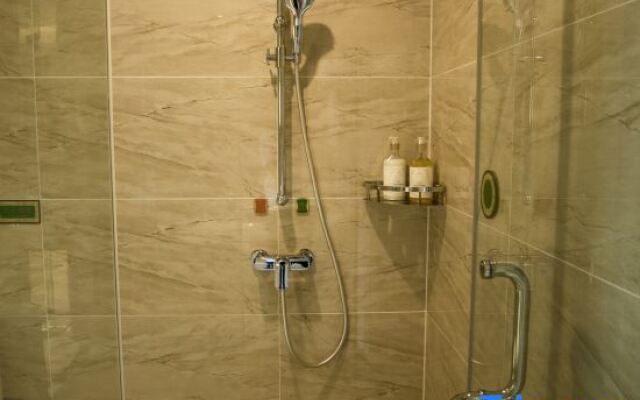 Vienna International Hotel (Tengchong Yanhu Park Branch)