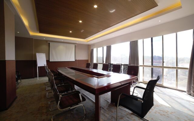 Swiss Lenana Mount Hotel