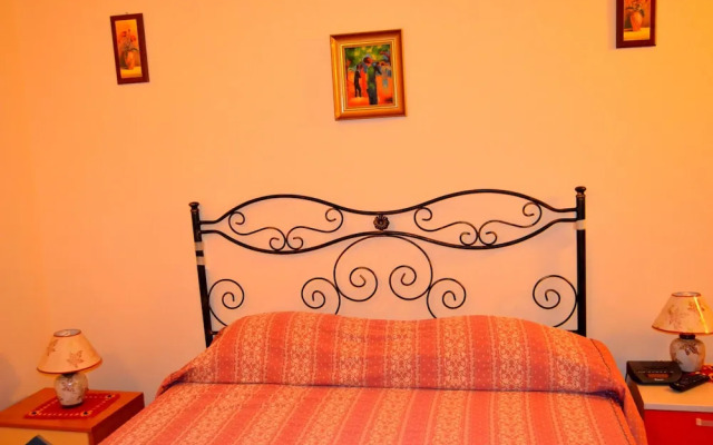 Holiday House & Events With Private Pool in the Center of Sicily