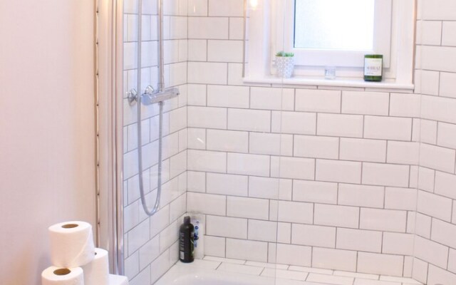 1 Bedroom Flat Near Holyrood Park