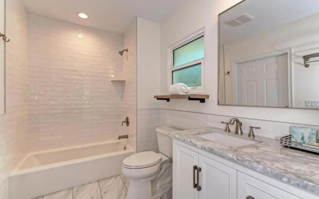 Barefoot Dreams - 201 - 76th E