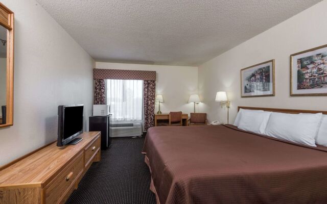 Baymont by Wyndham Iowa Lake Charles