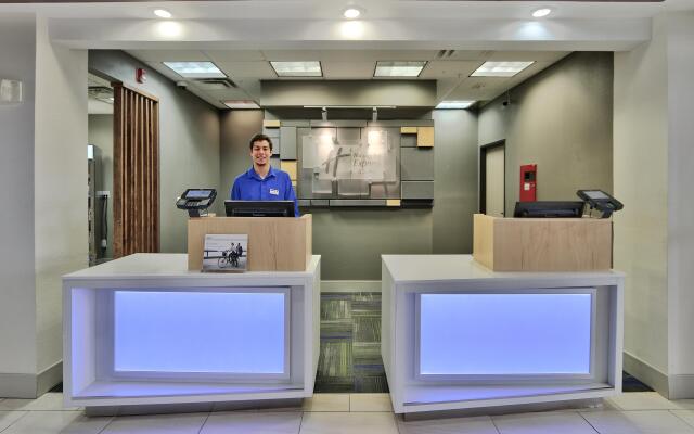 Holiday Express & Suites Portales by IHG