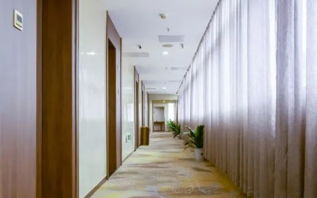 Mingyue Business Hotel(Huaqiang North subway station store)