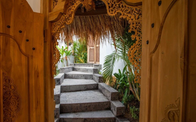 Tropical Private Villa 3 BR Canggu w/Staff
