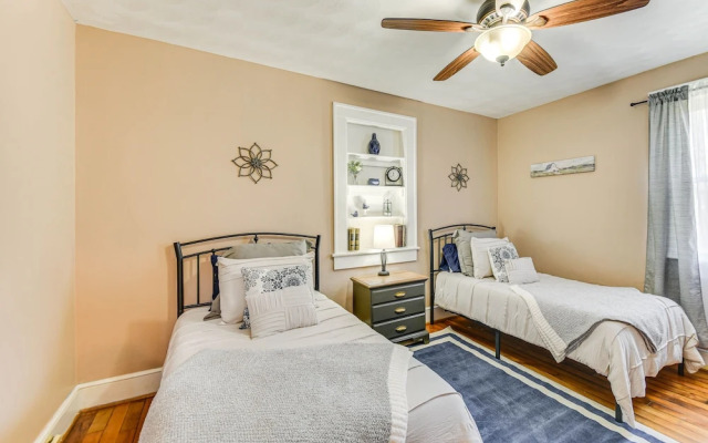 Charming Smithfield House: Walk to Downtown!