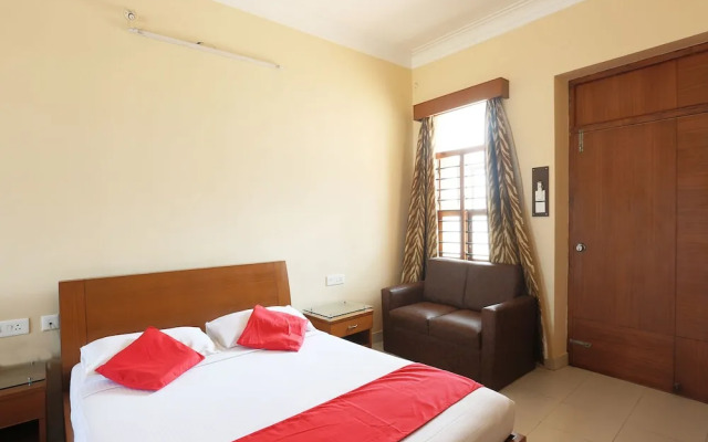 OYO 13566 Kumars The White House