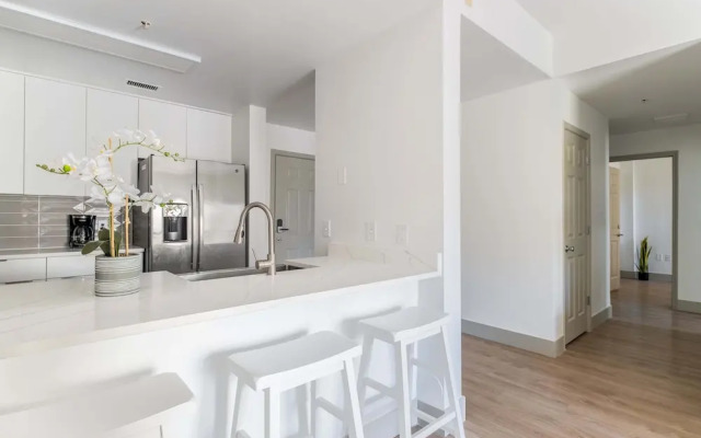 Luxury Central Apartment with Gym
