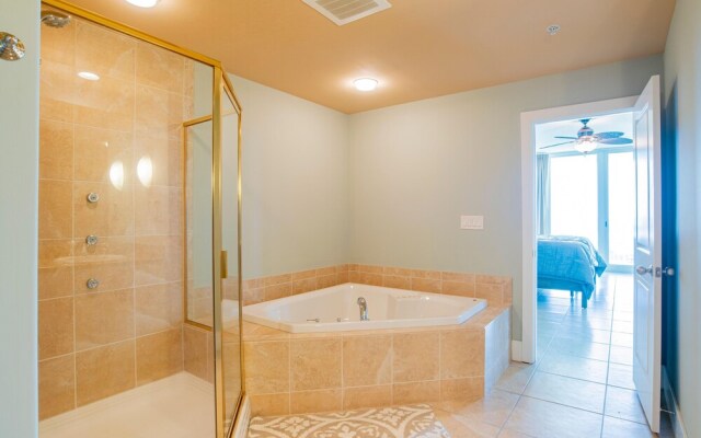 Unit with Wraparound Balcony - Crb0315