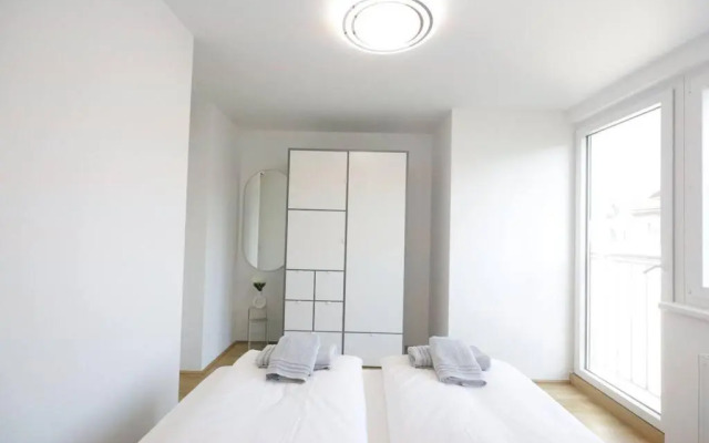 Charming Flat & Balcony near CentralStation Apt15