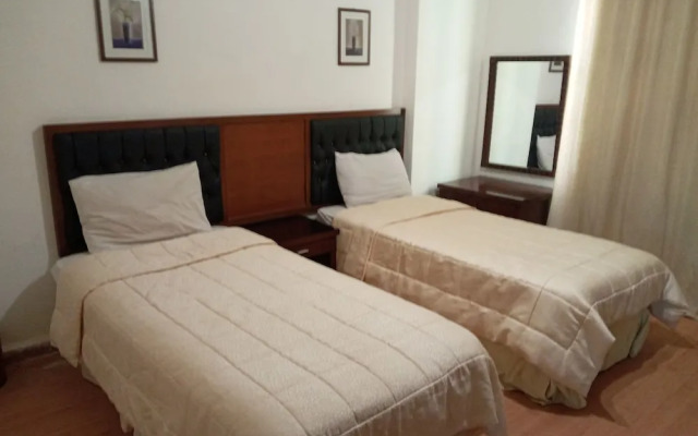 Seleen Hotel Suites