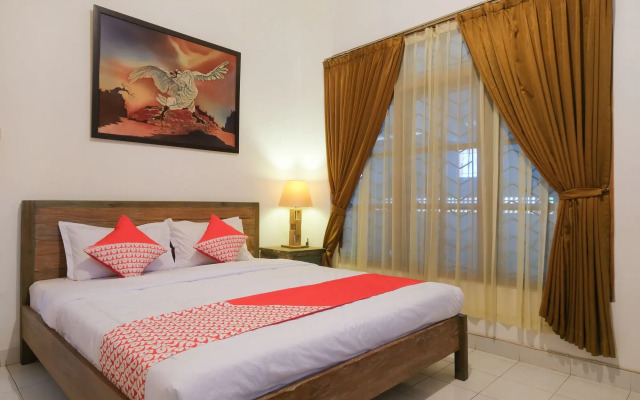 OYO 244 Griya Cemara Homestay
