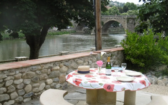 Limoux Riverside Gardens