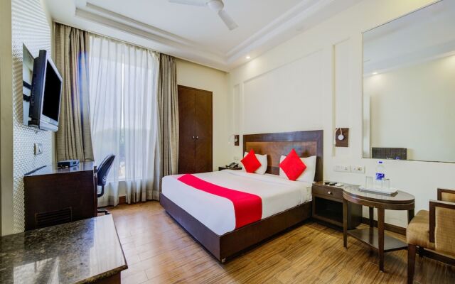 OYO 9553 Hotel Kings Plaza