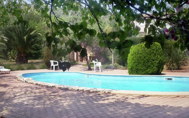 Charming Villa in Cavalaire-sur-mer With Pool