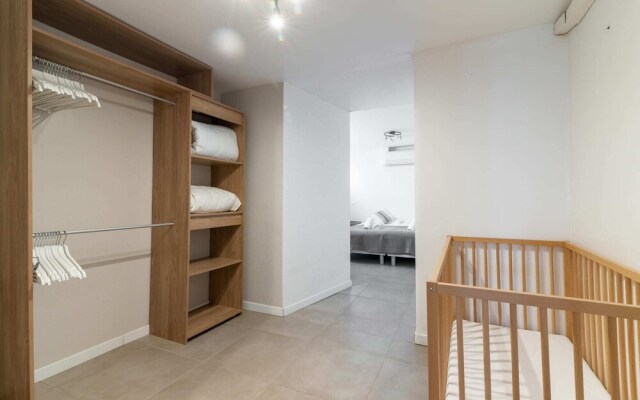 Superb 2BR Central Apt With Private Patio