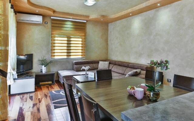 Montesun Holiday Novak Home