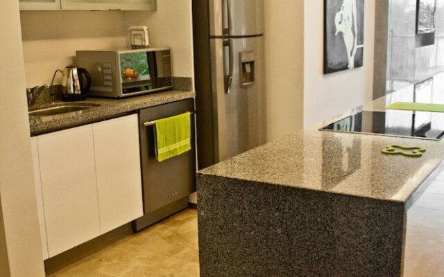 DC 2201 -  2 BEDROOM + NEAR BEACH + STEPS from 5th AV. - Apts