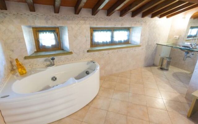 Tenuta La Lupa Country Hotel