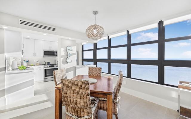 Beachfront Condo With Panoramic Ocean Views and Pool