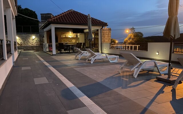 Mata Family Apartments
