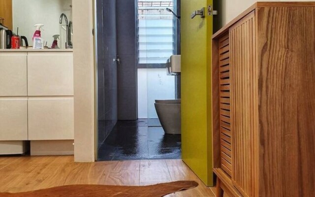THE Roezetta1 Luxury Stylish Unit, Walk TO City