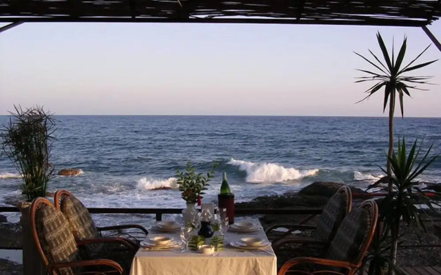 Yali Hotel