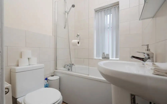 Spacious 4-bedroom Manchester Retreat With Garden