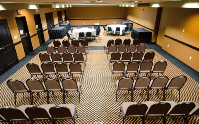 Holiday Inn Hotel & Suites St. Paul NE - Lake Elmo by IHG