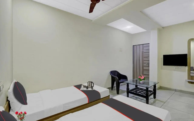 Oyo 37770 Hotel Parishram