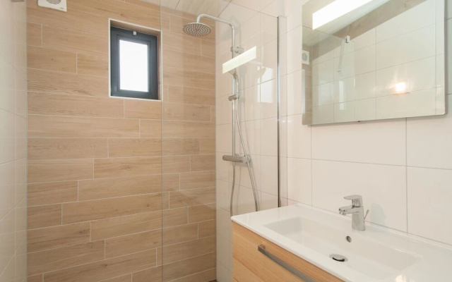 Comfy Lodge with Microwave Oven near Beach