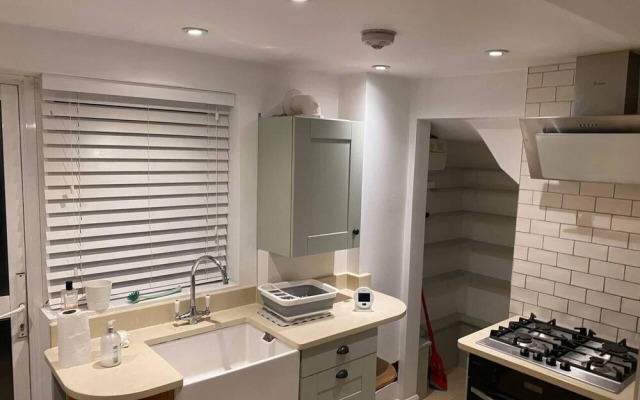 Onyx Zen, Entire Private House With Garden