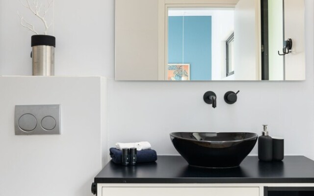 New Design & Sunny Balcony in TLV Center