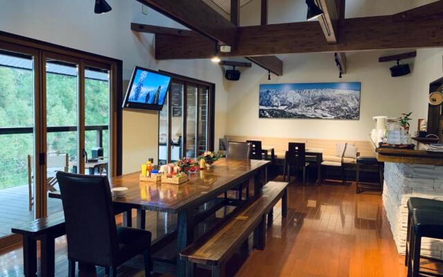 Bears Den Mountain Lodge