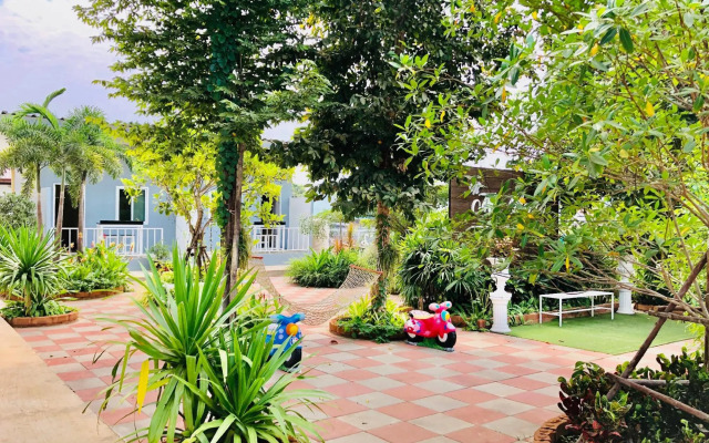 At The Beach Koh Larn