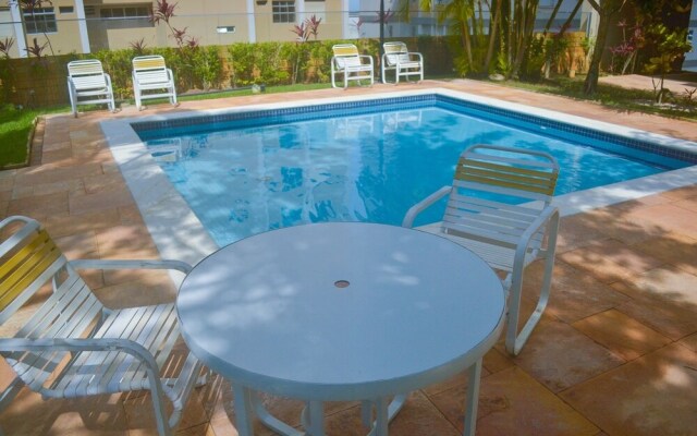 150m da praia com piscina aquecida e sauna