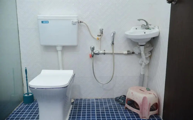 Sam's Outhouse Stay