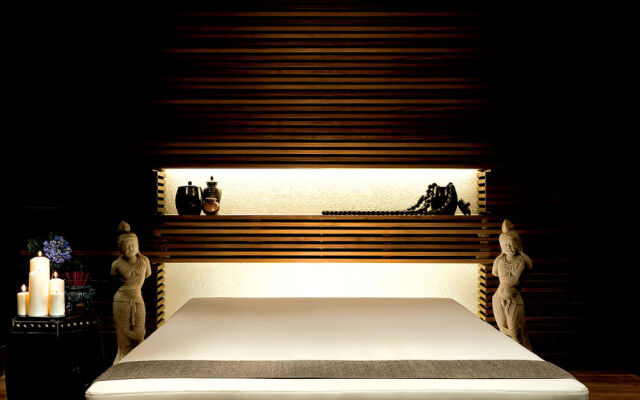 Financial International Street