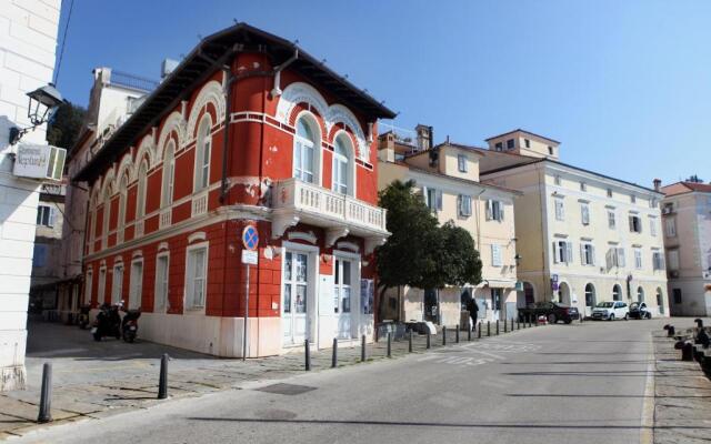 Spacious Piran Central Apartment for 5 Pax BG