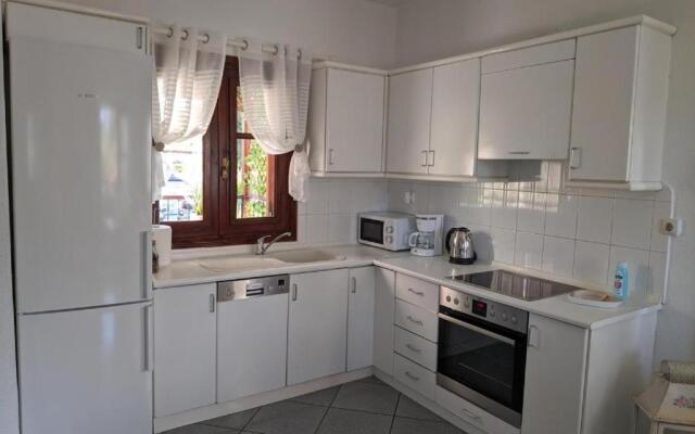 Villa Beta - 5min walk to beach, BBQ, Parking