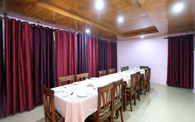 OYO 11912 Hotel Nav Classic